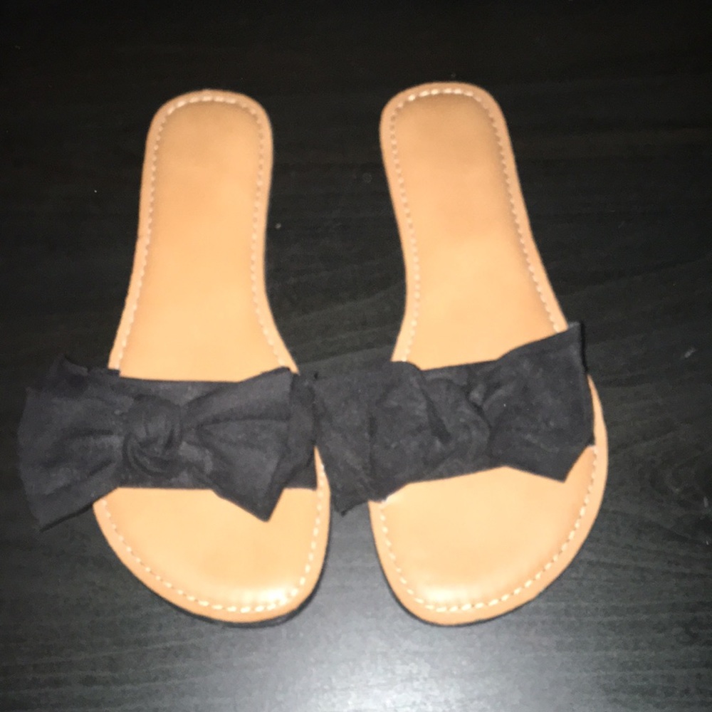 NWOT women’s Time & Tru bow detail sandals size 6